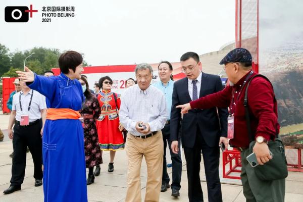 北京国际摄影周2021“锡林郭勒千里草原风景大道”摄影展开幕