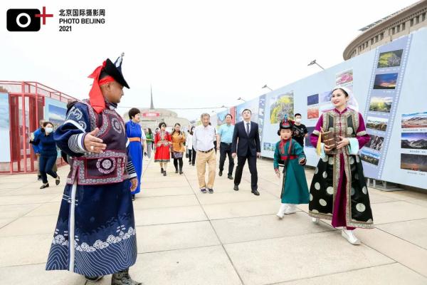 北京国际摄影周2021“锡林郭勒千里草原风景大道”摄影展开幕