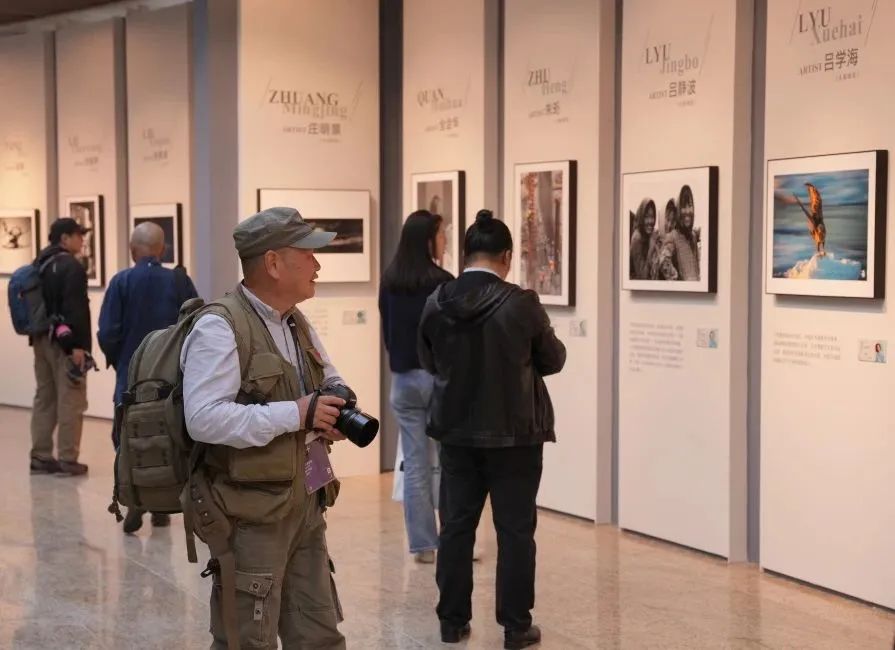 海峡两岸摄影名家邀请展在京开展